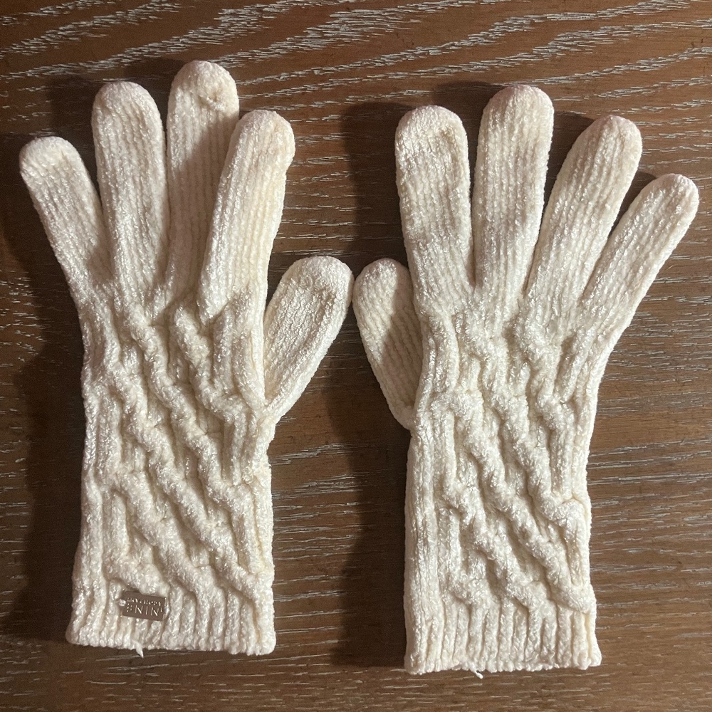 New York & Co. Women Cream Colored Knit Gloves - OS